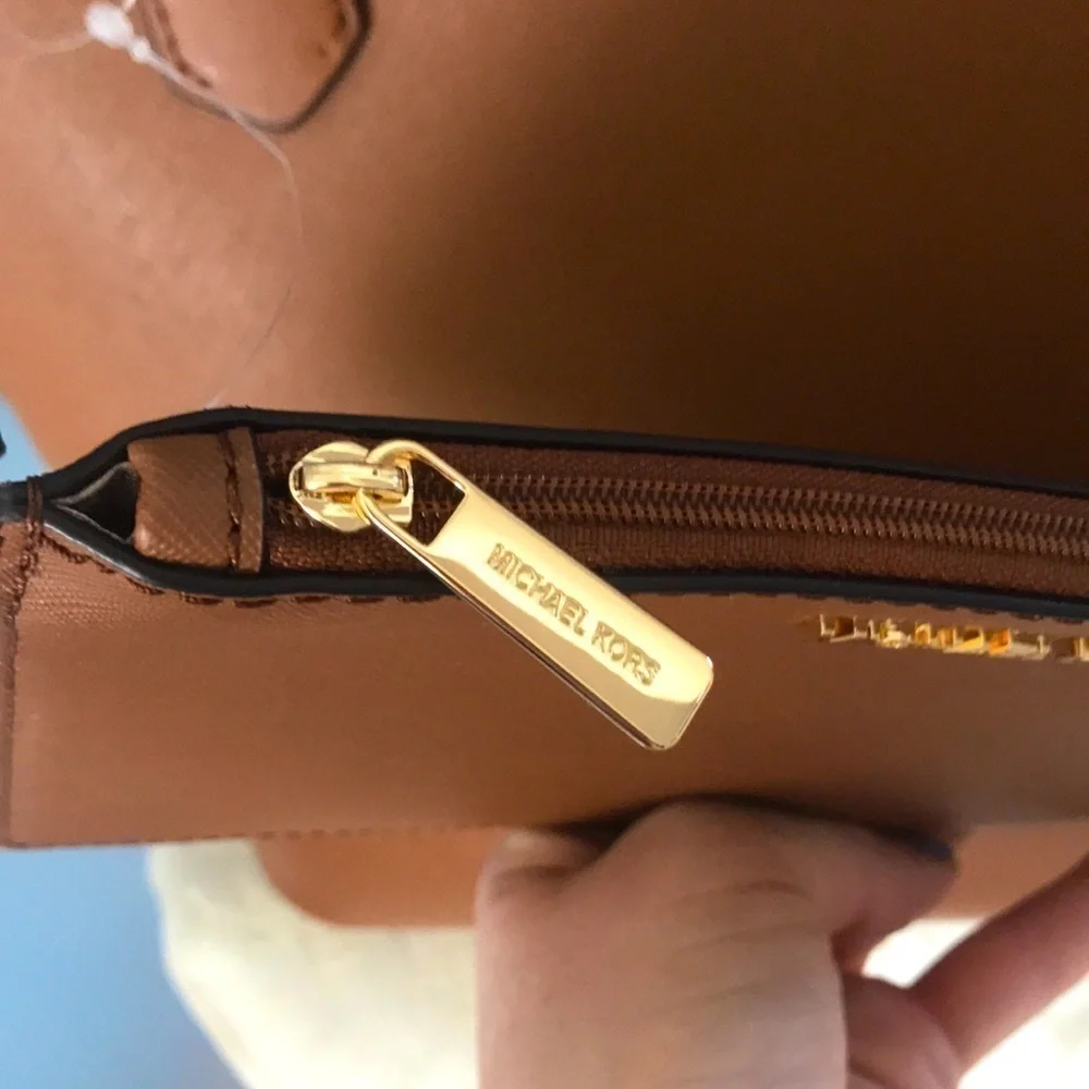 Brand New Michael Kors Leather Lg Drawstring Tote - Picture 10 of 14